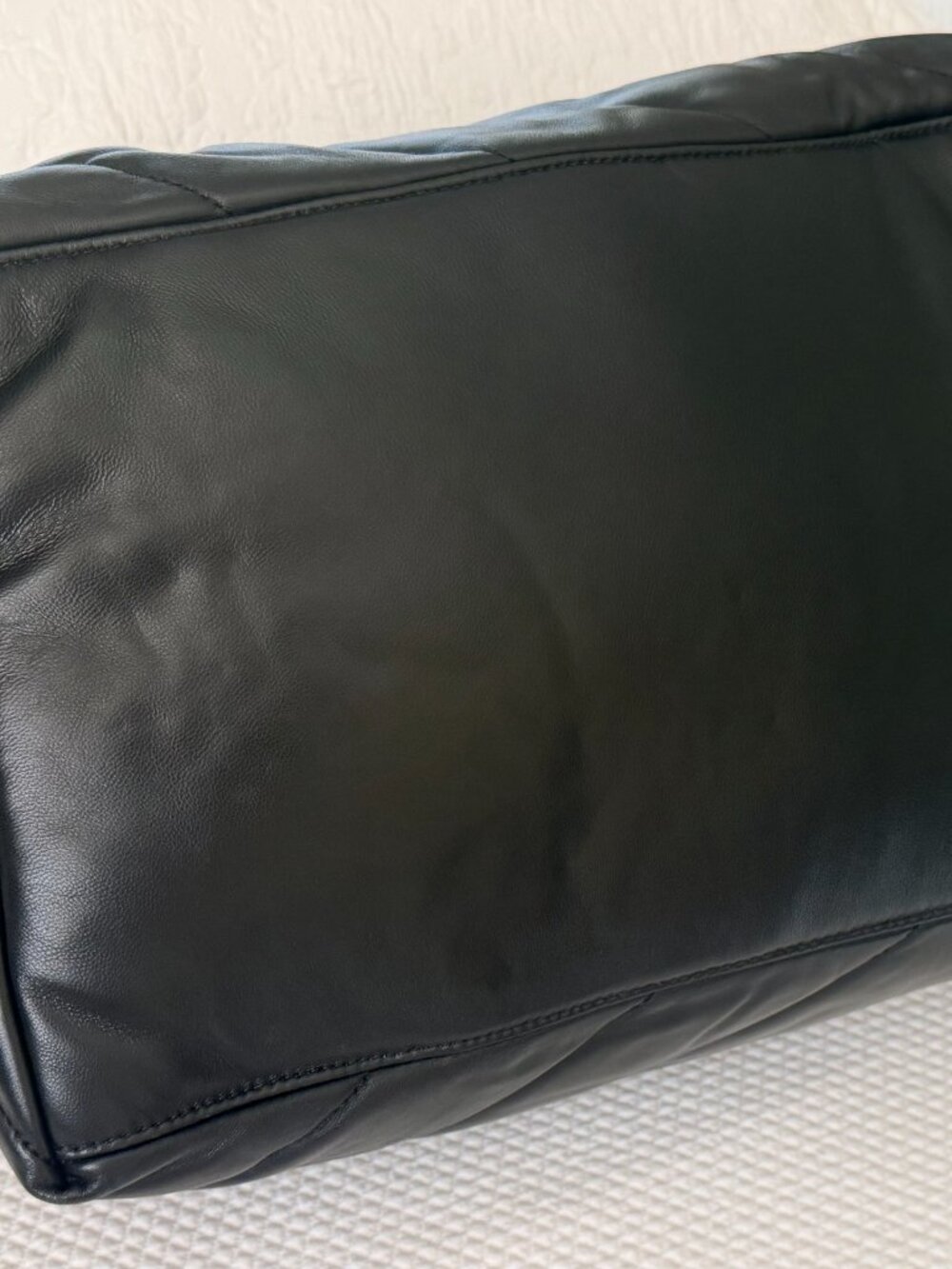 KURT GEIGER LARGE BLACK QUILTED TOTE/SHOULDER BAG ZIP CLOSURE CHAIN ACCENTS - Picture 7 of 7